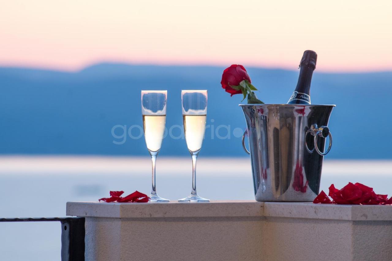 Villa Smaragd - Opal - Luxury Apt With Shared Pool And Private Hot Tub Makarska Esterno foto