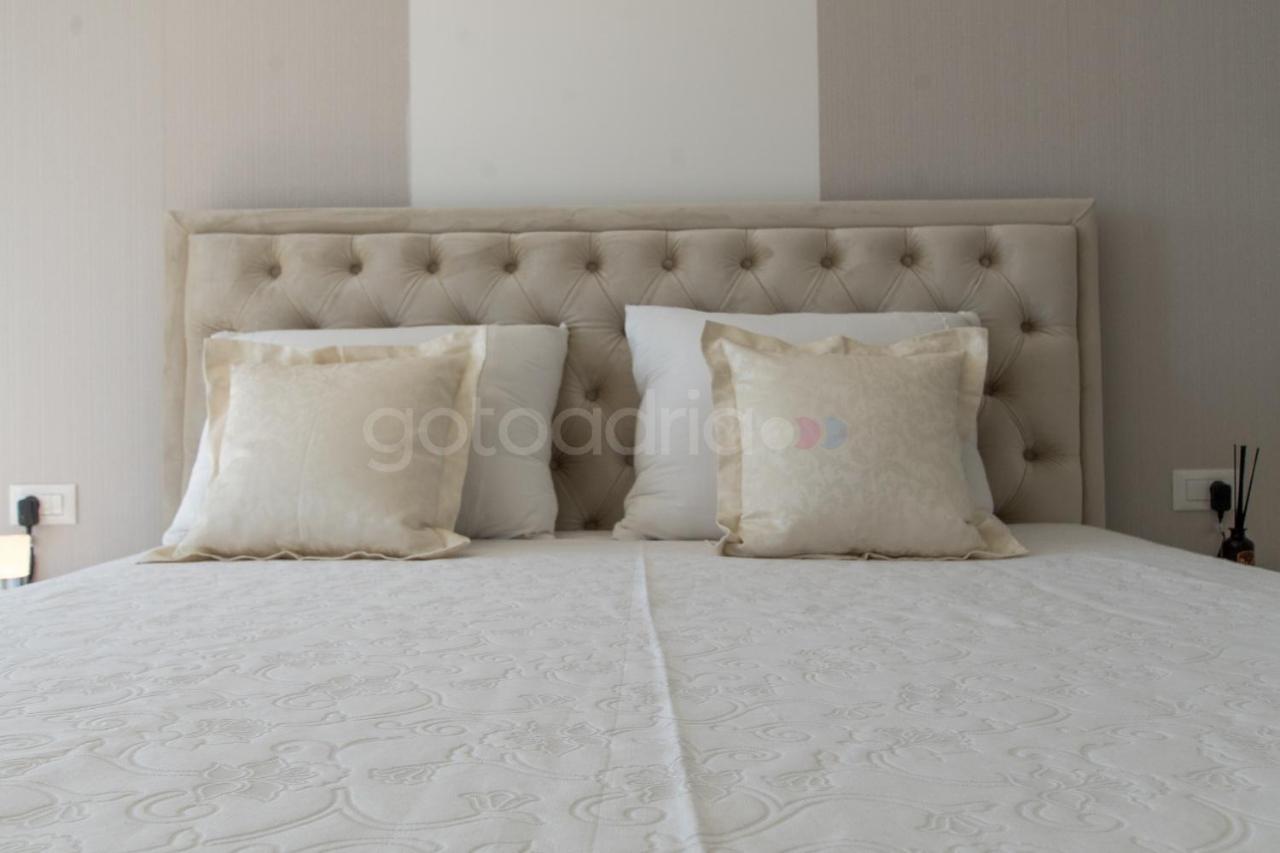 Villa Smaragd - Opal - Luxury Apt With Shared Pool And Private Hot Tub Makarska Esterno foto