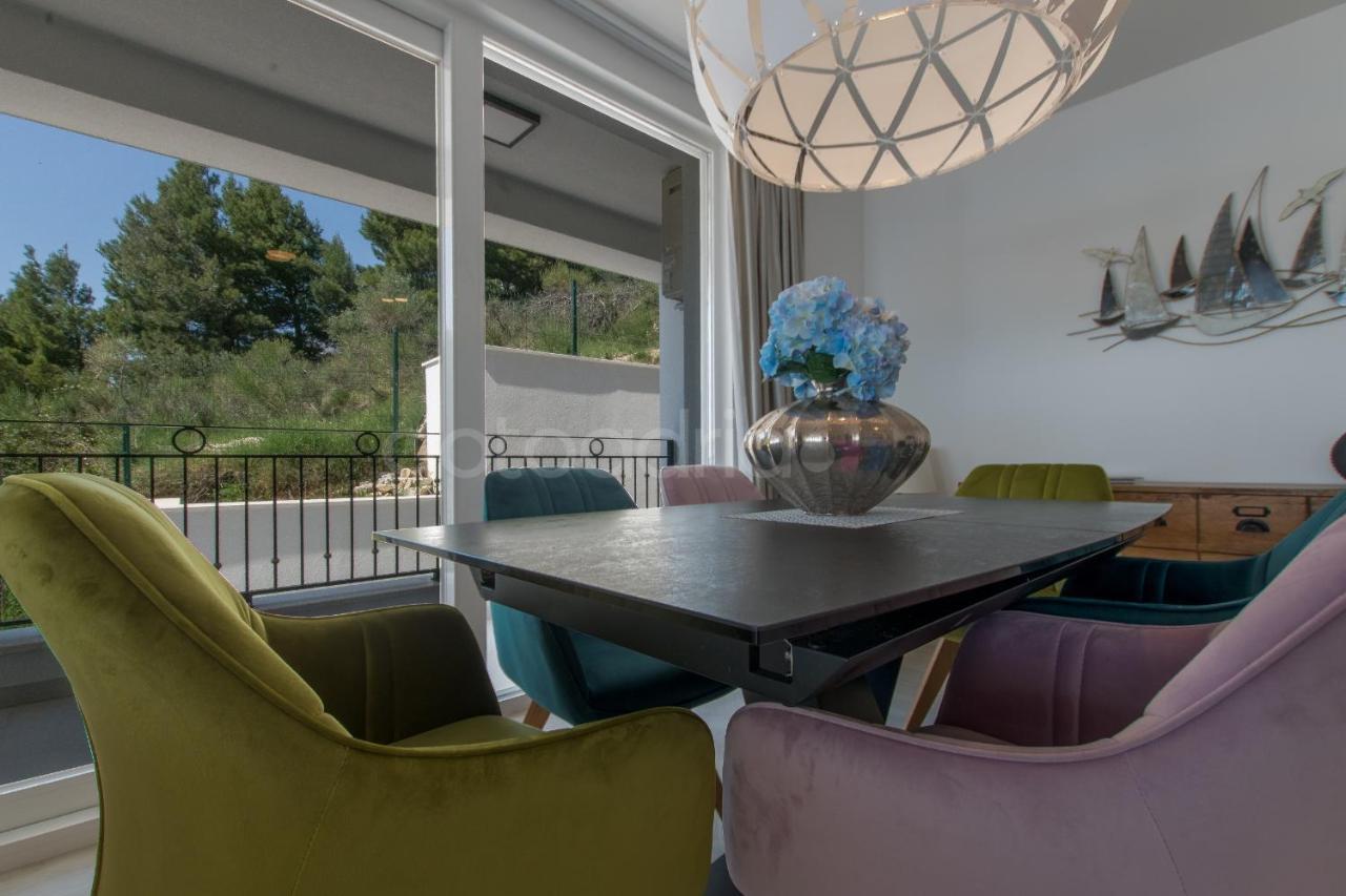 Villa Smaragd - Opal - Luxury Apt With Shared Pool And Private Hot Tub Makarska Esterno foto