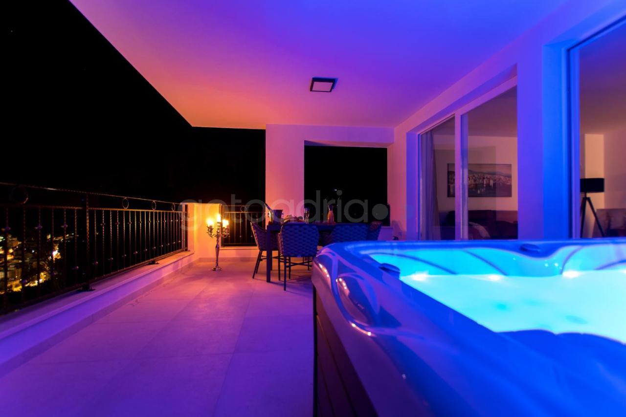 Villa Smaragd - Opal - Luxury Apt With Shared Pool And Private Hot Tub Makarska Esterno foto