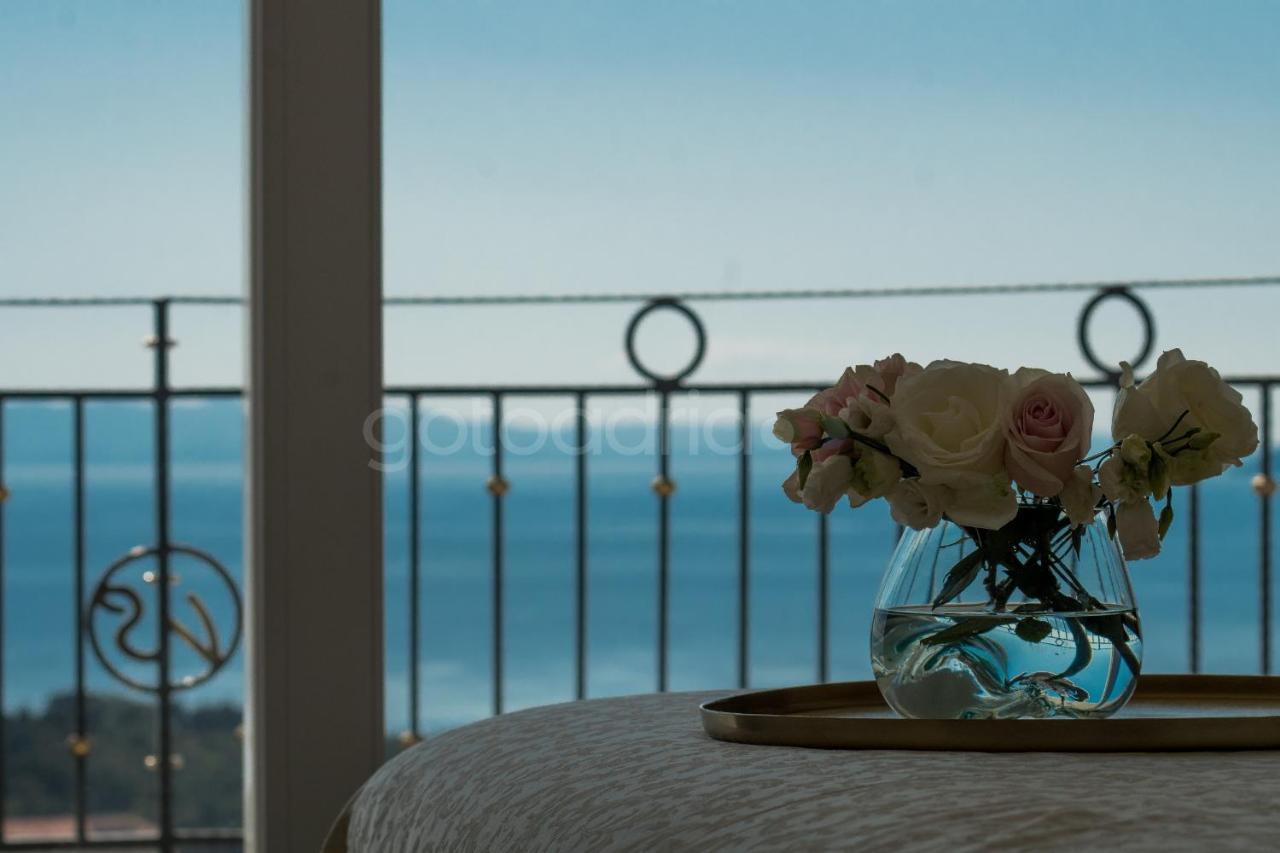 Villa Smaragd - Opal - Luxury Apt With Shared Pool And Private Hot Tub Makarska Esterno foto