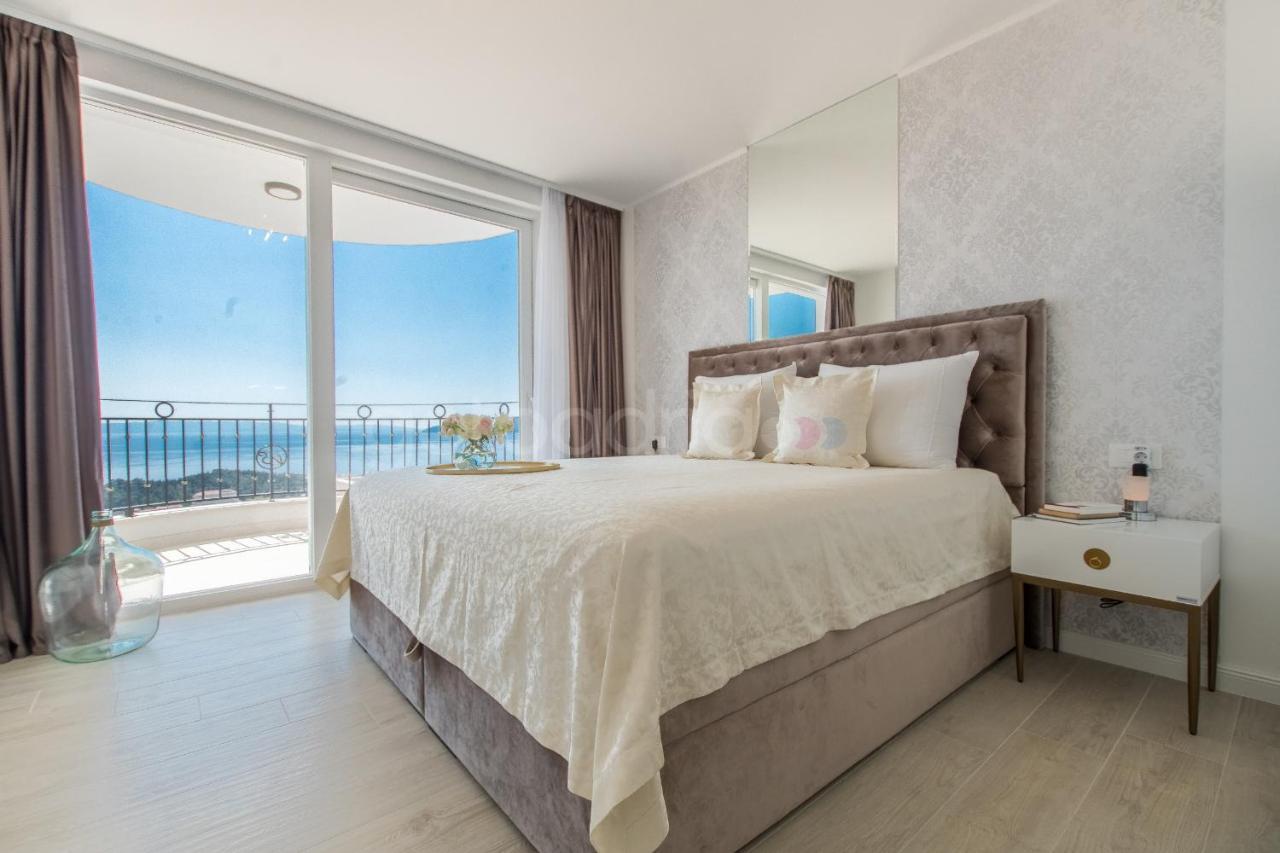 Villa Smaragd - Opal - Luxury Apt With Shared Pool And Private Hot Tub Makarska Esterno foto