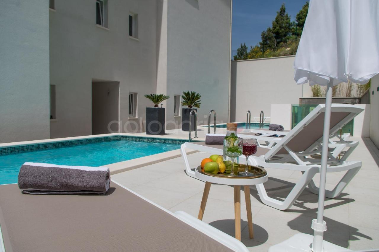 Villa Smaragd - Opal - Luxury Apt With Shared Pool And Private Hot Tub Makarska Esterno foto